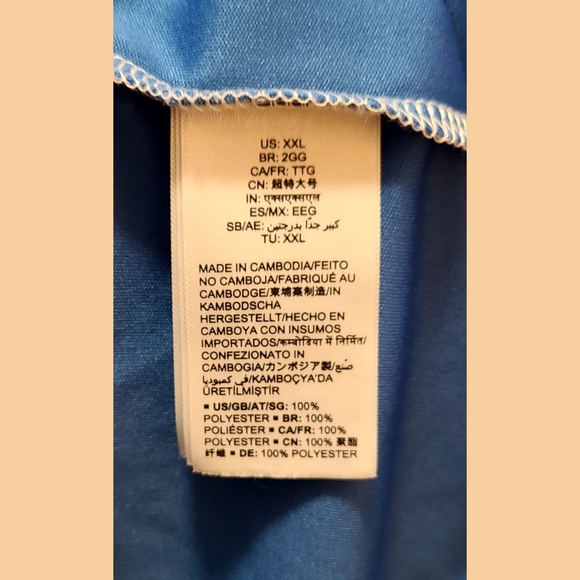 Amazon Essentials Men's Short-Sleeve Quick-Dry UPF 50 Swim Tee - Picture 4 of 5